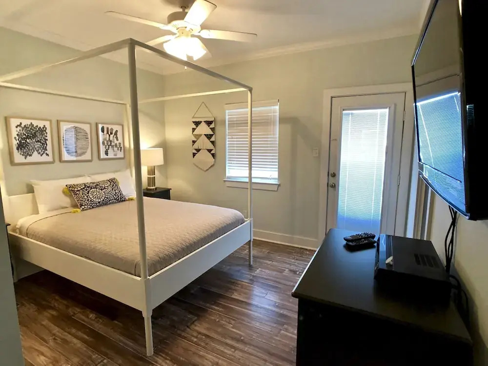 Chillax Inn 3 Bedroom Home by RedAwning