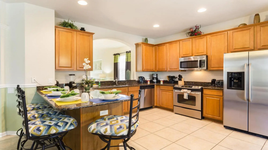 Spacious 6BR Villa with Pool SPA 3 Miles to Disney