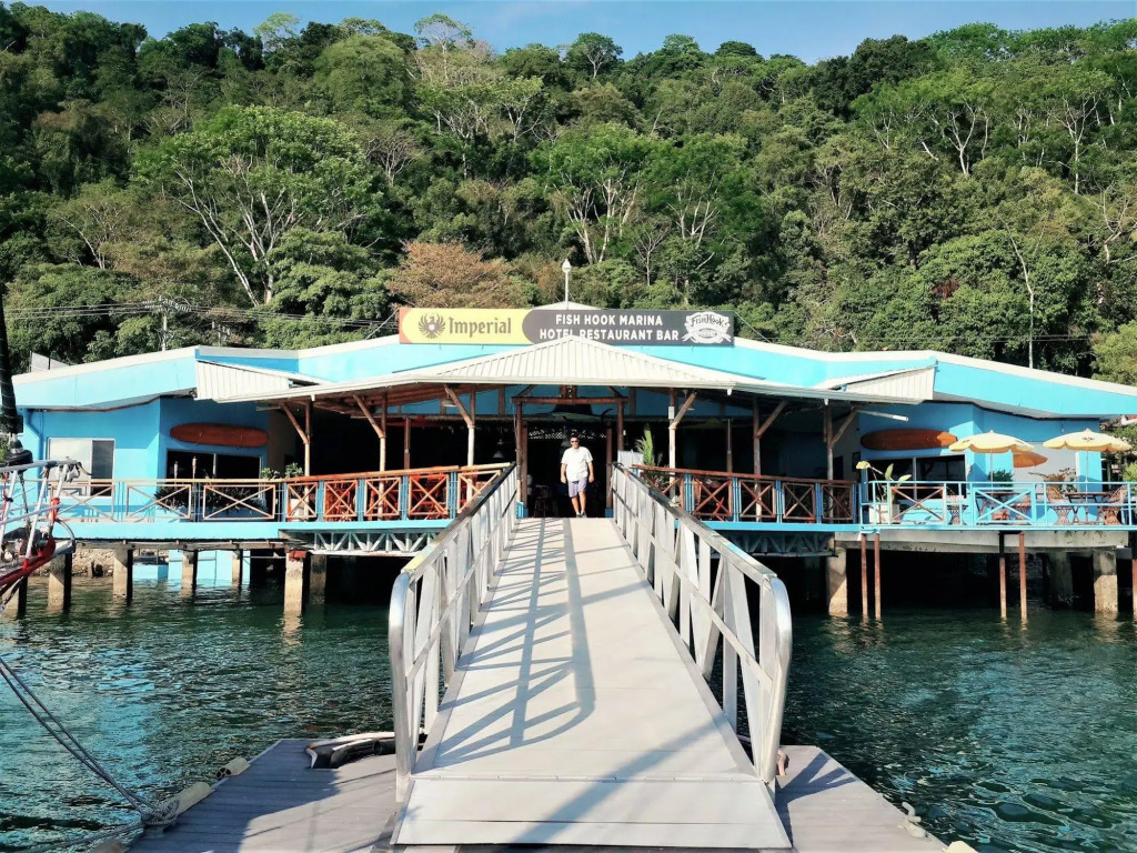 Fish Hook Marina Hotel