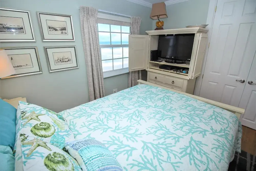 Colony Beach Club 223