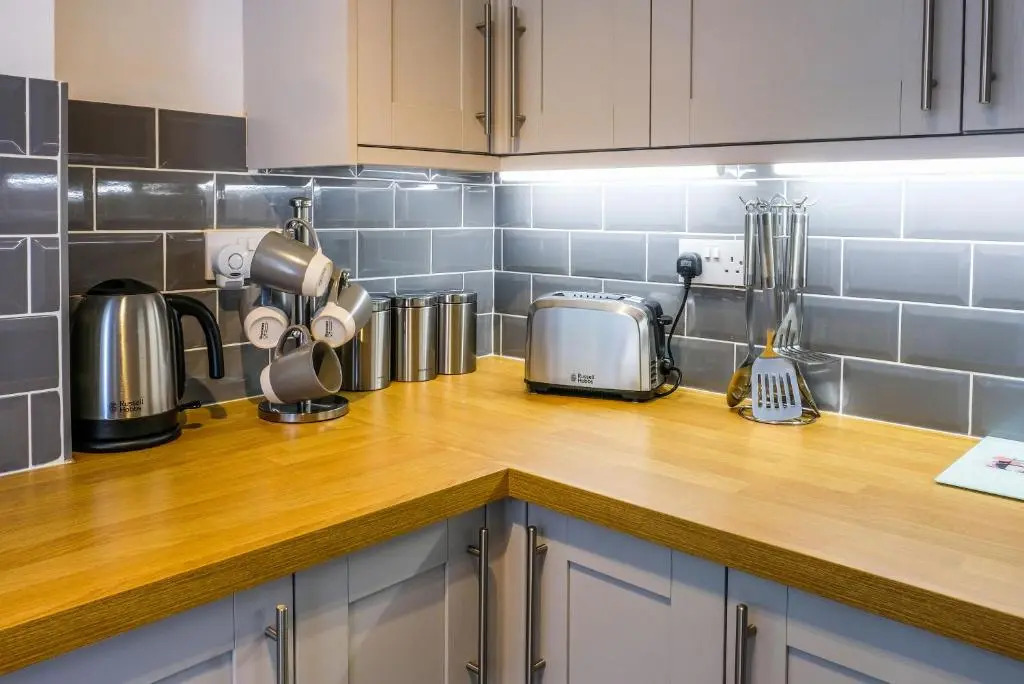 Lolite Homes - 4-5 Bed House 8 Minutes to NEC Airport Resorts World - Opal Serviced Home