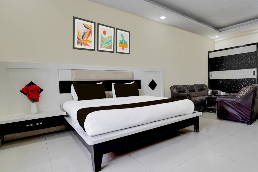 Super Collection O Sector 70 Noida