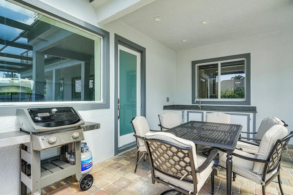 Game Room & Bbq: Cape Coral Escape, 5 Mi to Beach!