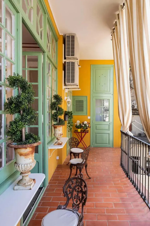Placa Catalunya V Charming and Exquisite 5Bd Apartment with Large Balcony