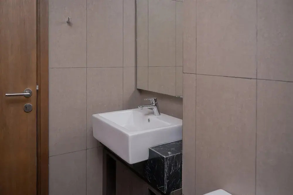 Comfy And Modern Look 2Br At Yukata Suites Apartment