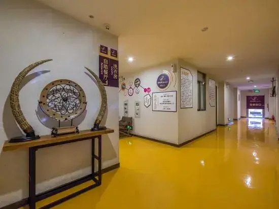 Platinum Apartment Hotel (Zhongshan Guzhen International Lighting Center)