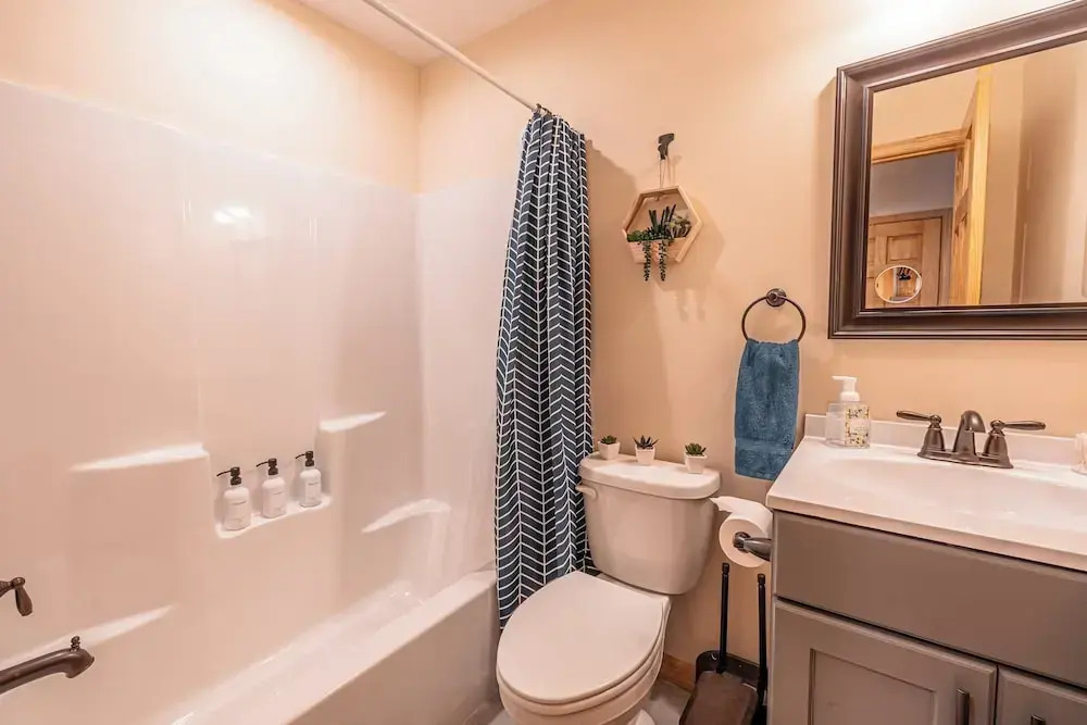 NEW Large Group Summer Getaway W/hot Tub + Game Room!