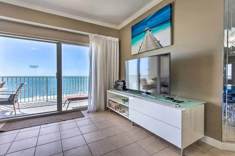 Gulf Views & Pool Access: Coral Reef Resort Condo