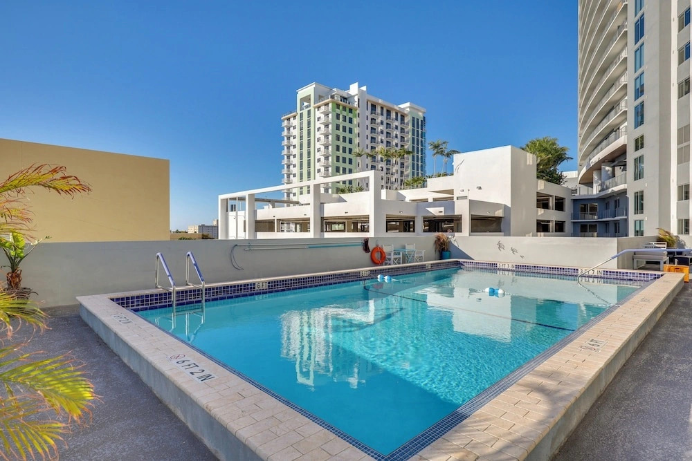 Elegant Condo w/ Stunning Views in Dtwn Hollywood