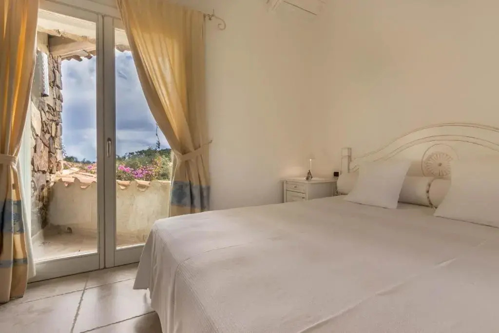 Villa Bougainvillea con piscina e giardino privato a pochi passi dal mare
