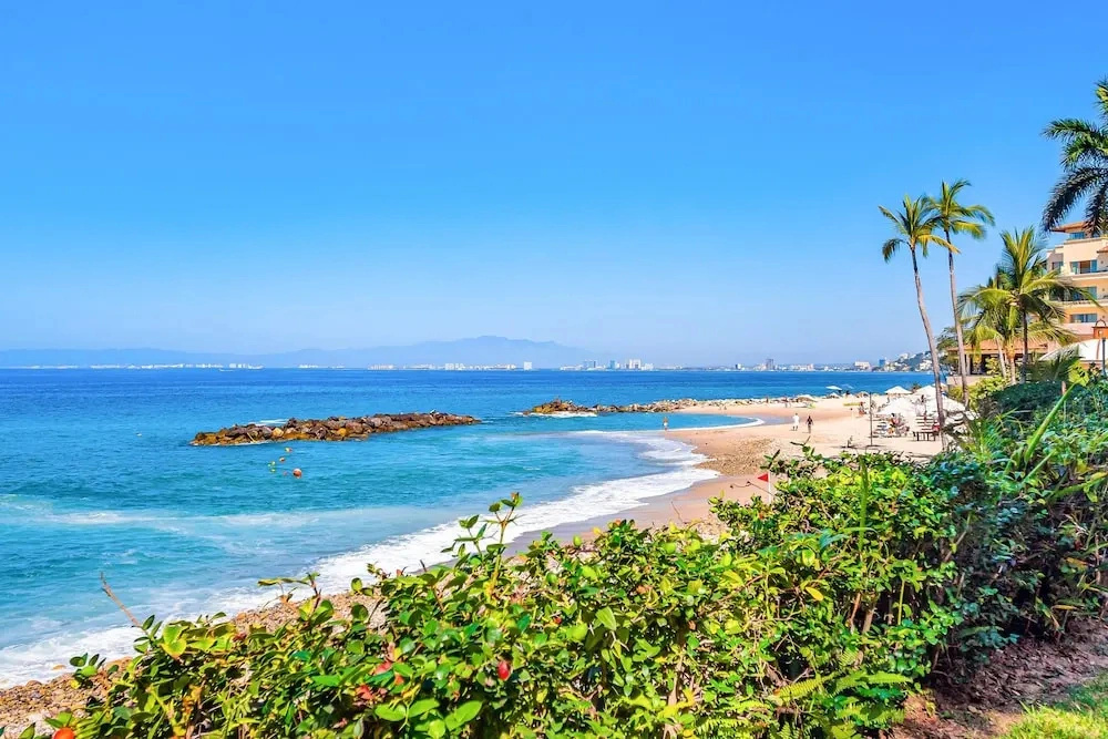Beachfront Dream Retreat With Pool, Tennis & gym Access - Washer/dryer, AC