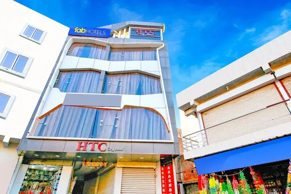 Hotel HTC By OYO Rooms