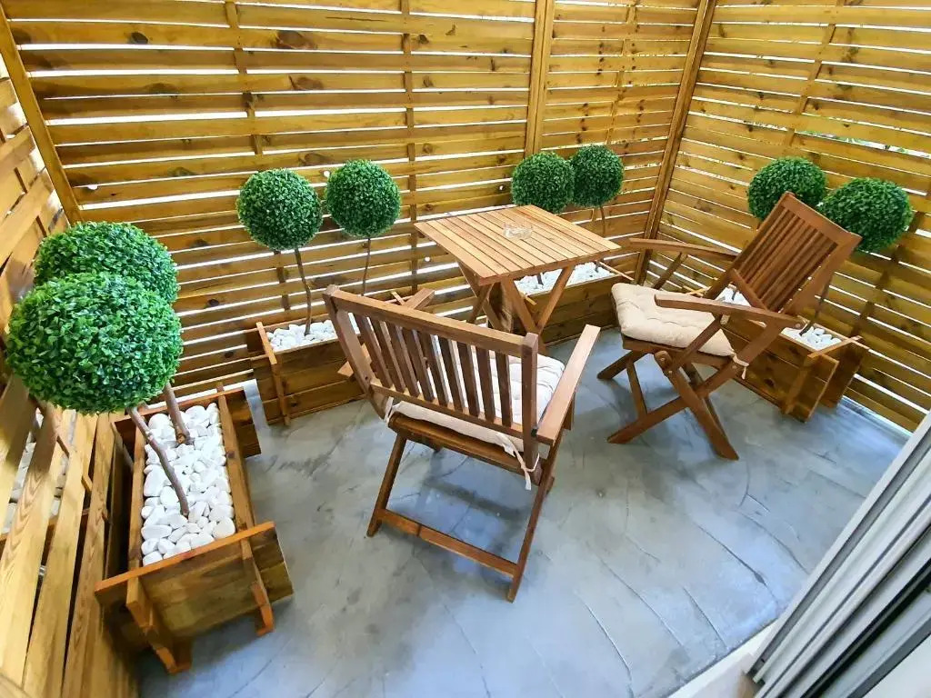 Lux studio 12 with yard in the heart of Athens
