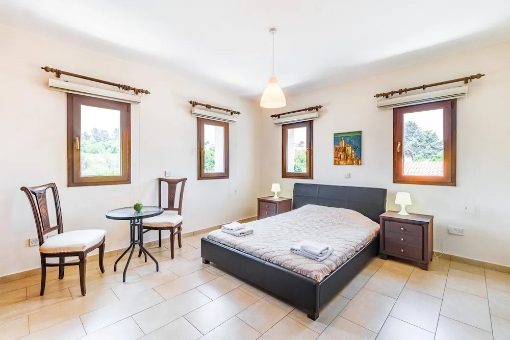 Villa Nikolina - 5 En-suite Bedrooms