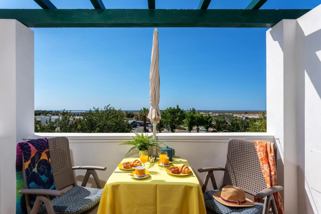 sunny apartment with sea view