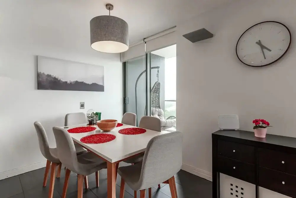 Spacious 2 Bedroom Flat In Wolli Creek