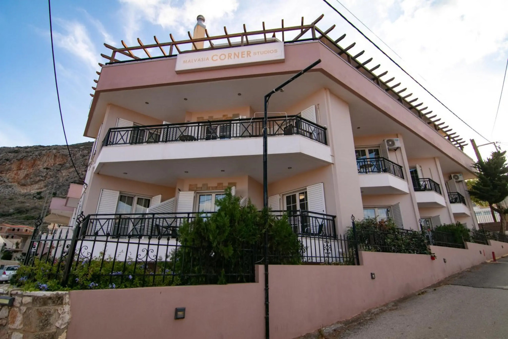 Malvasia Corner Studios - ex Romeos House