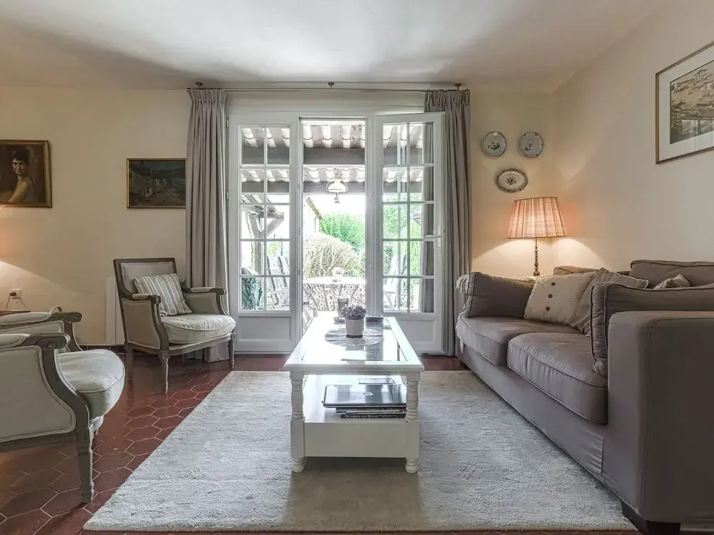 Classy Holiday Home with Swimming Pool, BBQ, Terrace, Garden