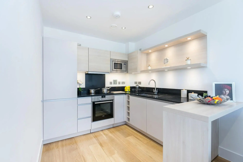 Portobello Apt with Floor-to-Ceiling Views