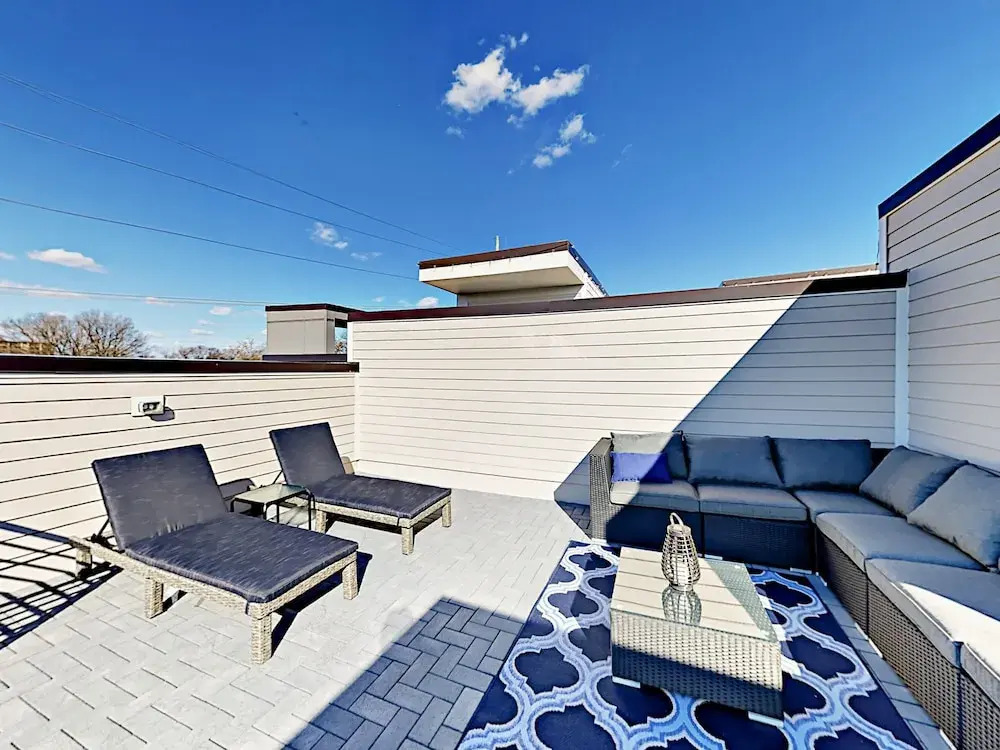Summit Ave Townhouse 3 Bedrooms 3.5 Bathrooms Townhouse