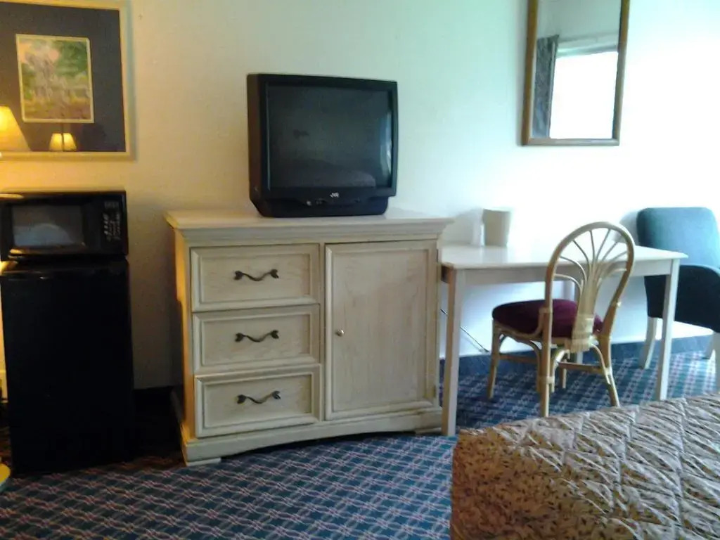Budgetel Inn & Suites Hotel
