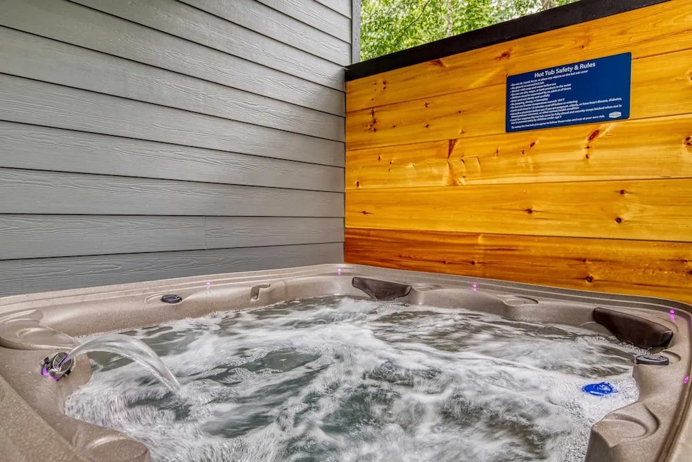 Bearfoot Getaway - New Lux Cabin Hot Tub Pool
