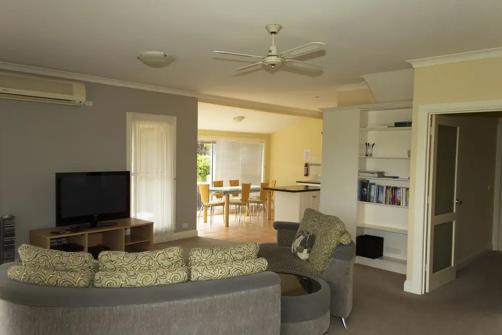 Logans Beach Apartments - The Loft