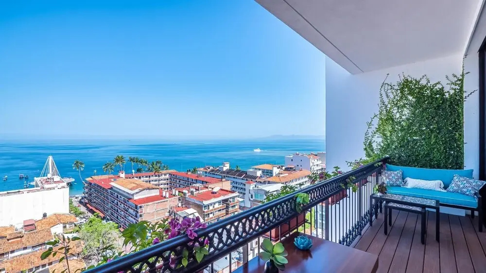Pier 57-706 Spectacular Penthouse Romantic Zone Ocean Views