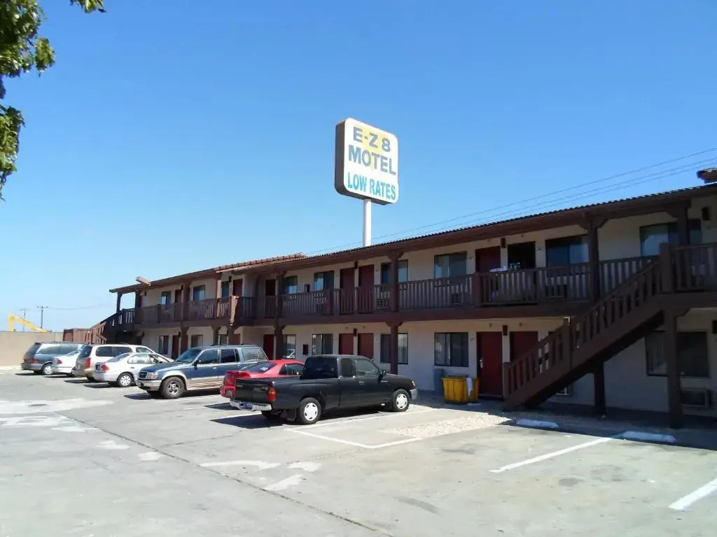 EZ 8 Motel Newark