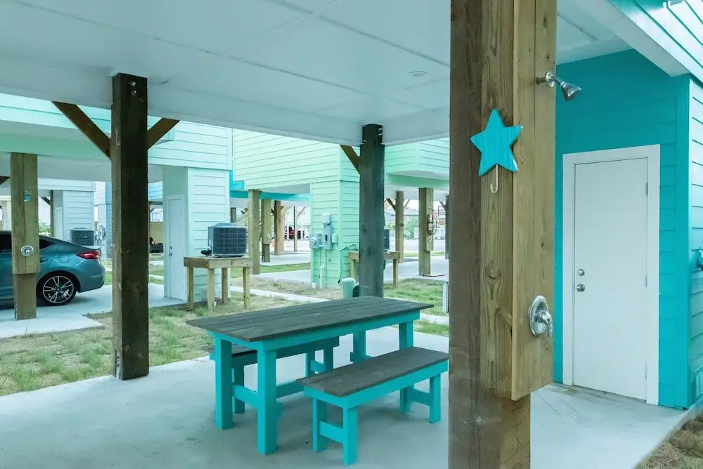 Turquoise Treehouse 2 Bedroom Home