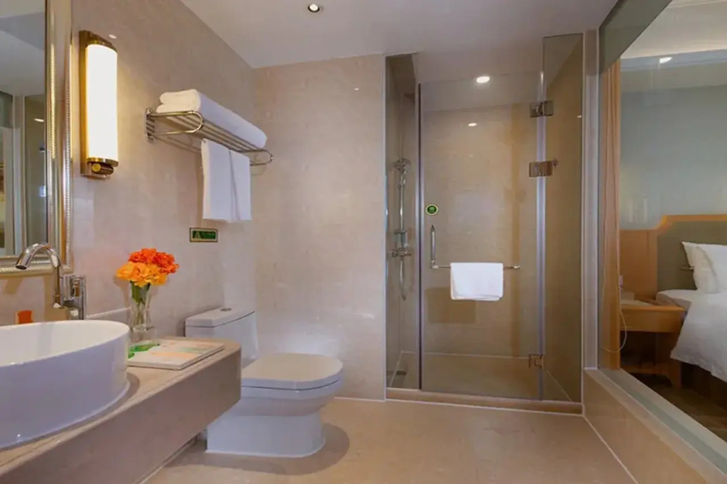 Vienna Hotel (Foshan Wenhua North Road Diejiao Subway Station Store)