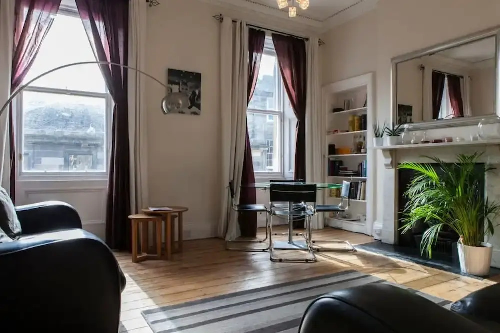 2 Bedroom New Town Flat In Edinburgh