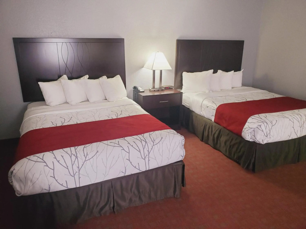 Blackstone Lodge and Suites