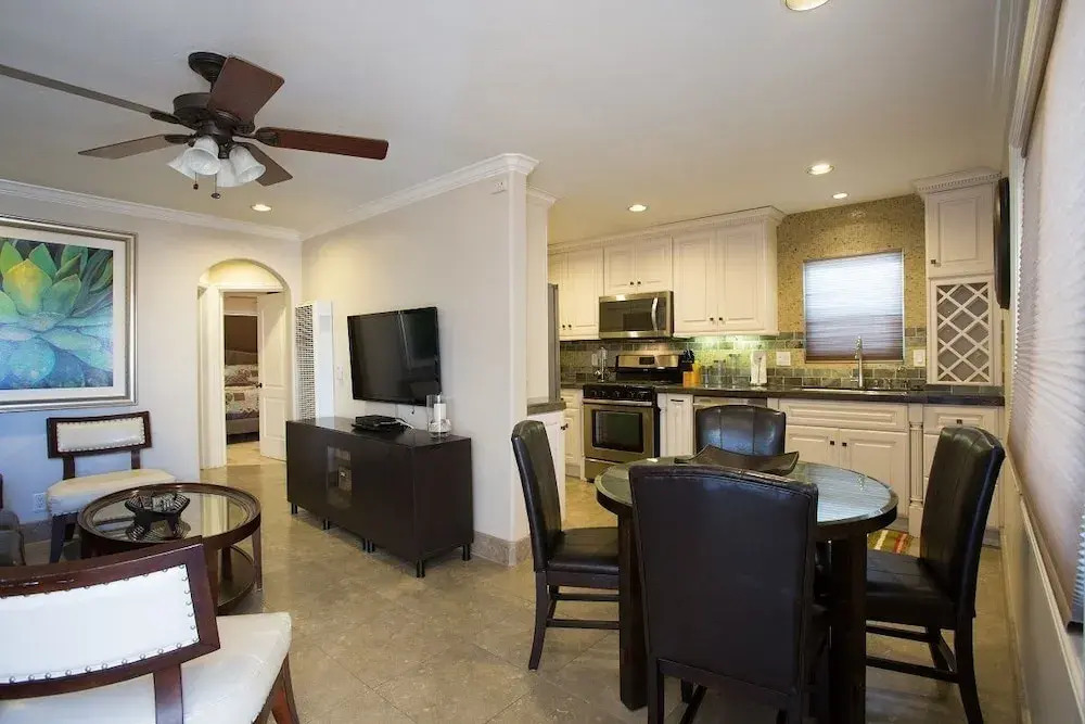 128 39th ABC 5 Bedrooms 3 Bathrooms Villa