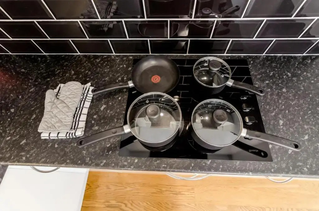 Nursery Rest is perfect for a Quiet Family Holiday with Garden, Netflix & Self Check-In, Fully Equiped Kitchen and Free Parking by Ginger and Gold