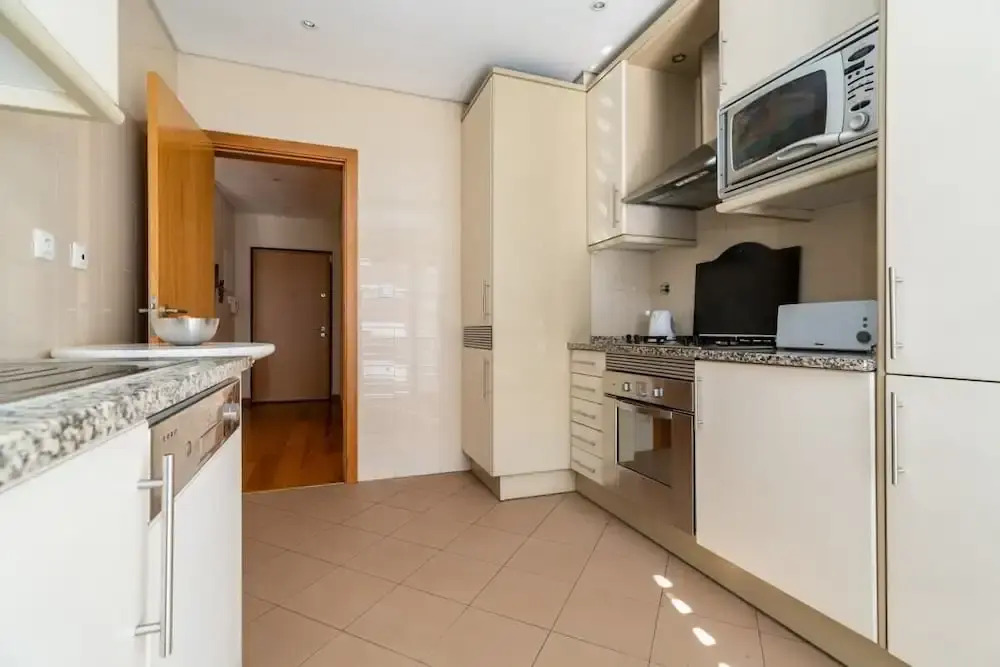 Relax 1bdr Apt by the River W/balcony & Parking!