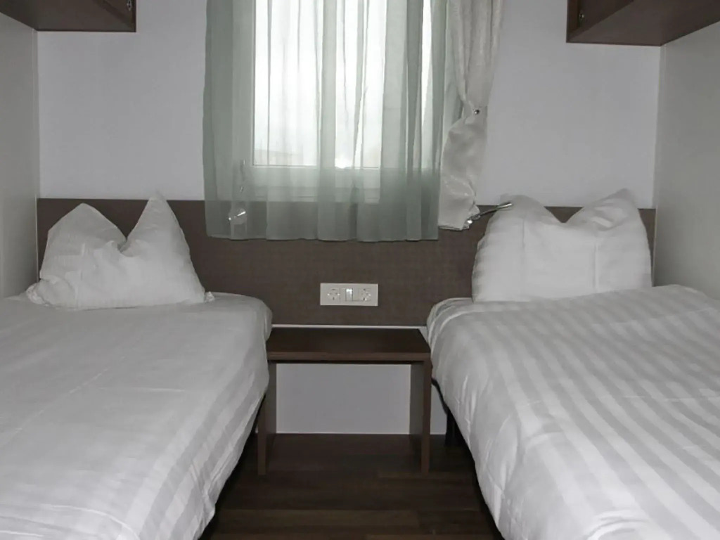 Comfortable air-conditioned chalet in a holiday park on the Gulperberg