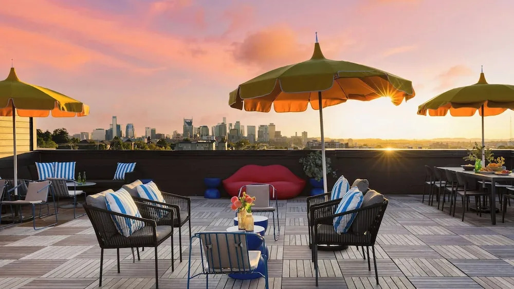 The Carter Buyout - 2 Units by Avantstay Group Stays
