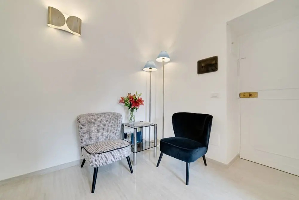 Lovely 2 bed Flat in Front of the Colosseum!