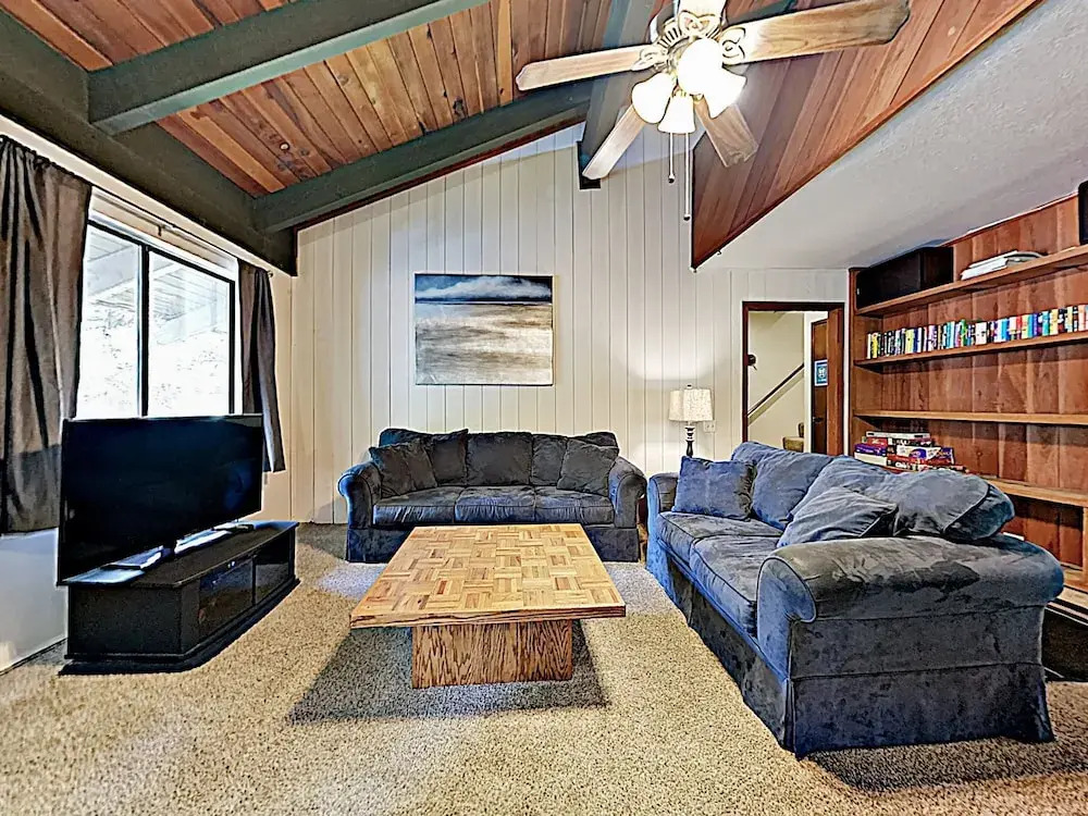 Amenity-rich W/ Hot Tub - Near Ski Area 2 Bedroom Condo