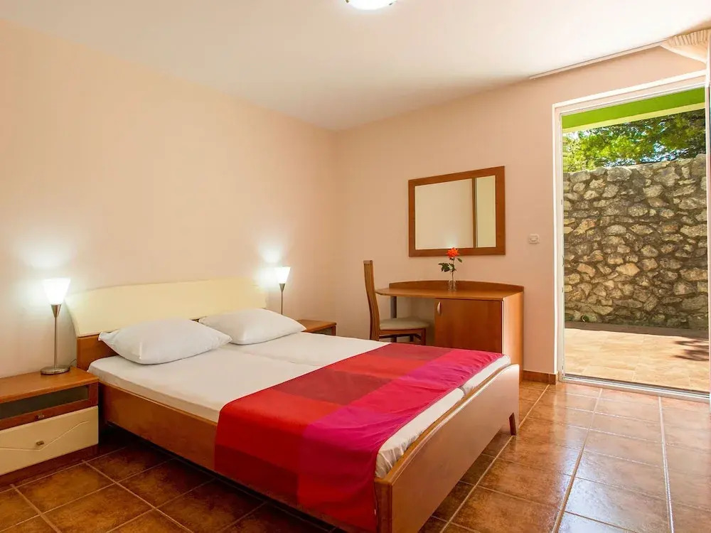 Apartment with Sea View And Ac, 12 Km From Sibenik