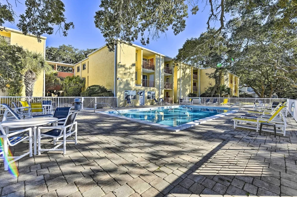 Waterfront Mary Esther Condo w/ Kayaks!