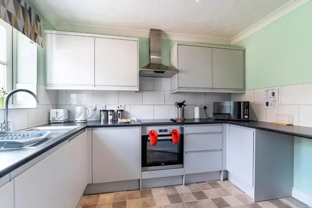 Sovereign House - by TJ Serviced Property