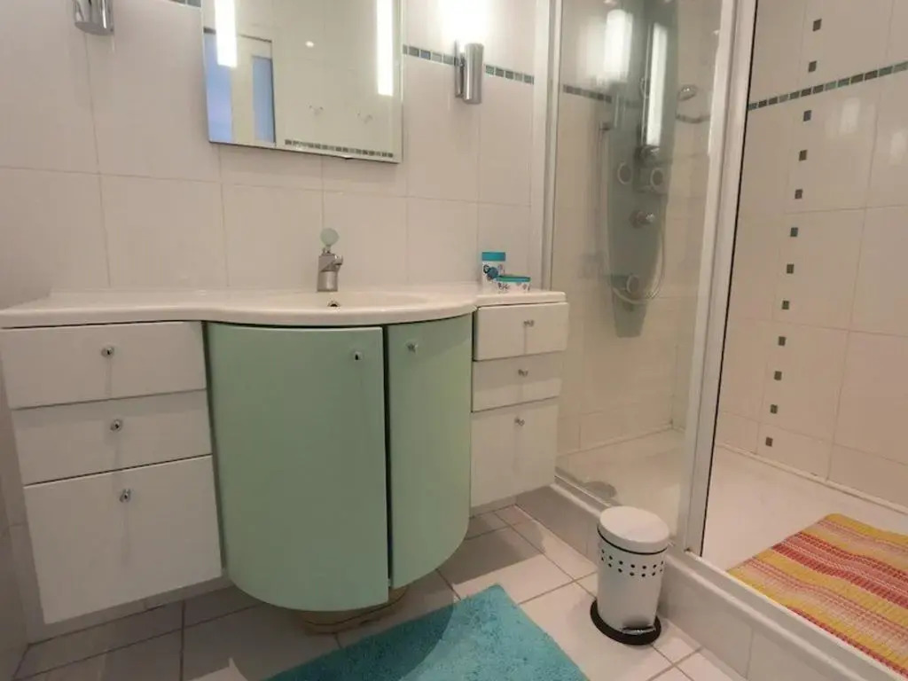 Appartement avec vue mer à 50m de la plage proche thalasso casino et restaurants FR 1 481 157