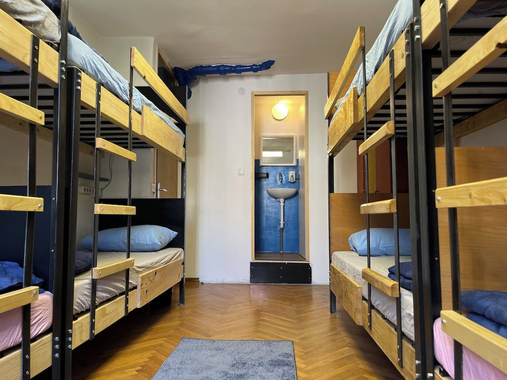 Chillton Hostel