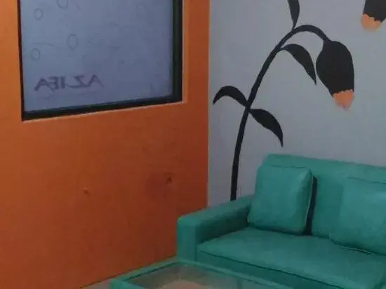 Azifa inn Solo