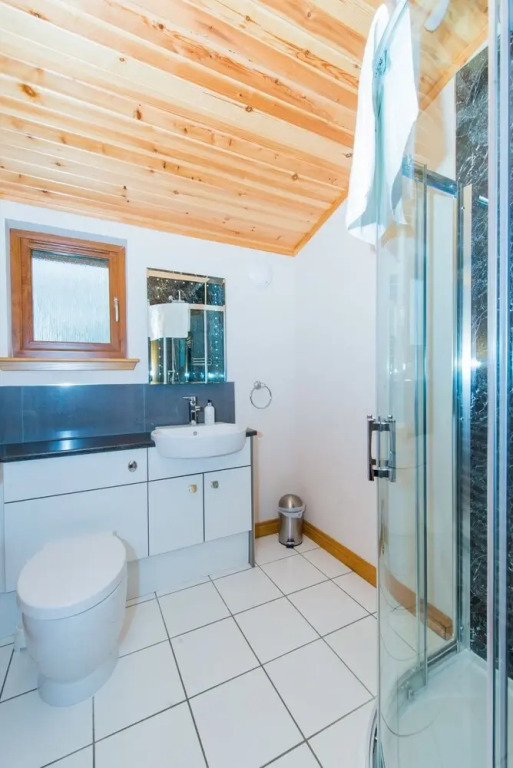 Barn Lodge with Hot Tub