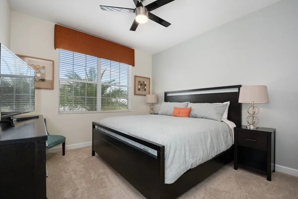 Amazing 5 Bedroom Home With Private Pool Home