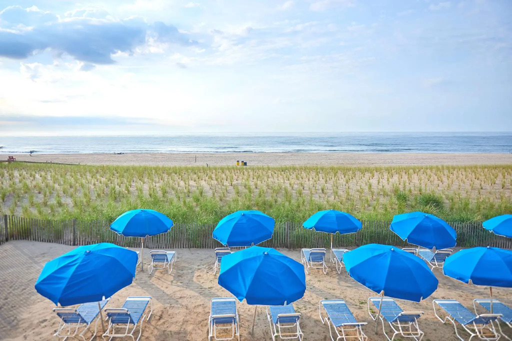 Drifting Sands Oceanfront Hotel