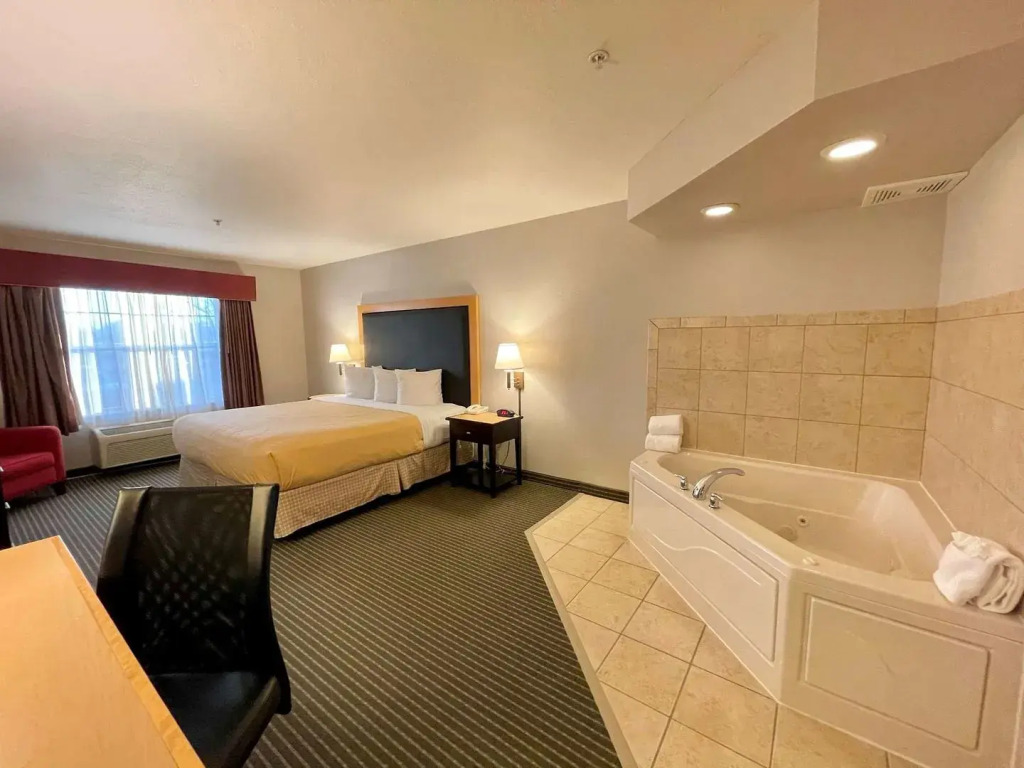 Holiday Inn Express & Suites Zion by IHG